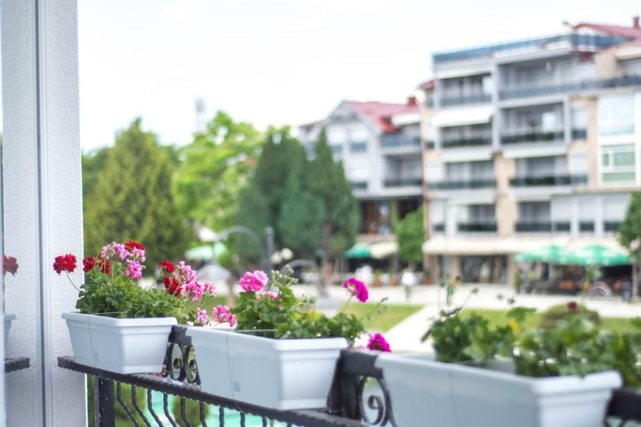 Seasons Hotel สตรูกา ภายนอก รูปภาพ