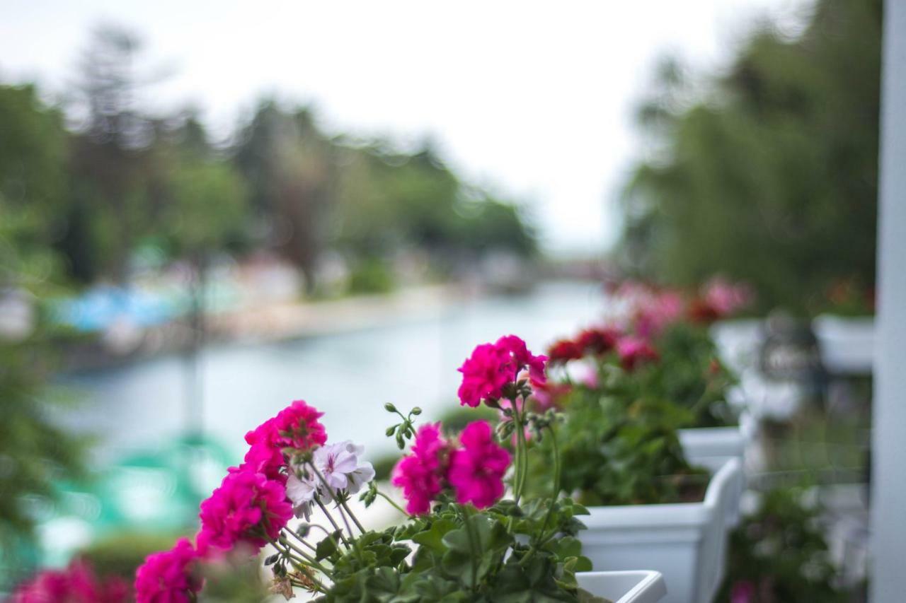 Seasons Hotel สตรูกา ภายนอก รูปภาพ