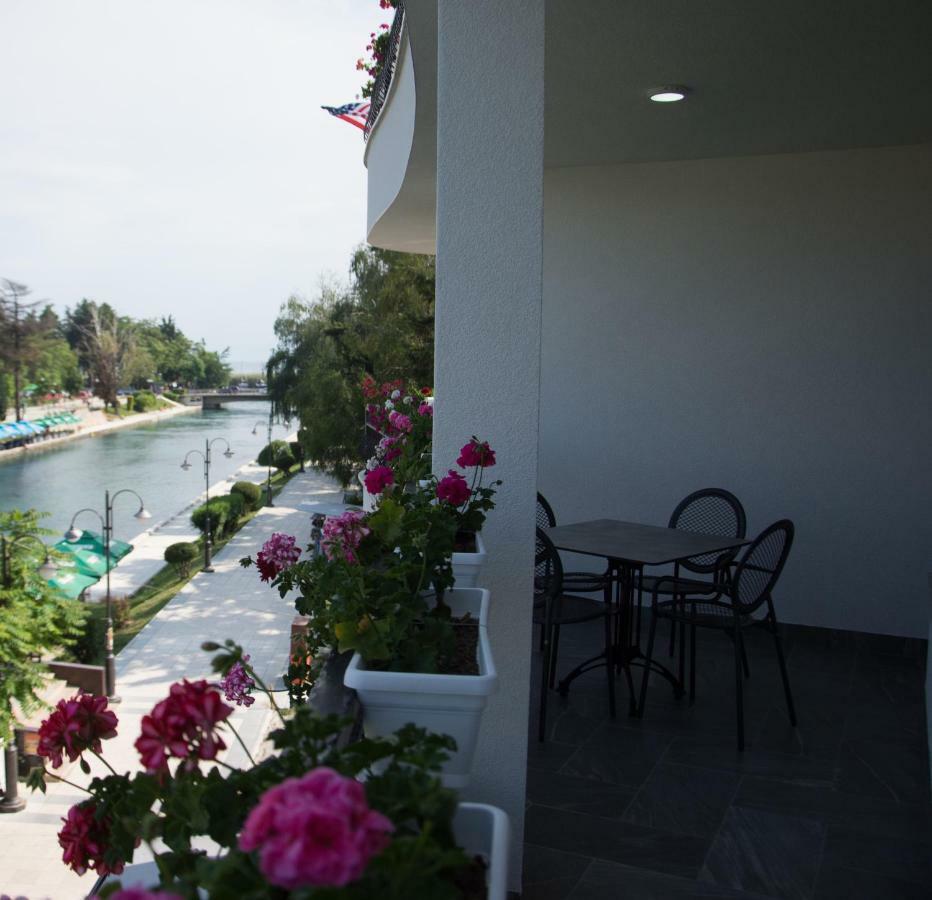 Seasons Hotel สตรูกา ภายนอก รูปภาพ