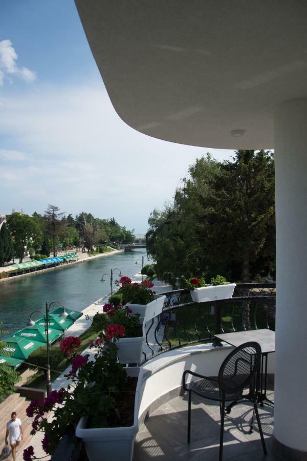 Seasons Hotel สตรูกา ภายนอก รูปภาพ