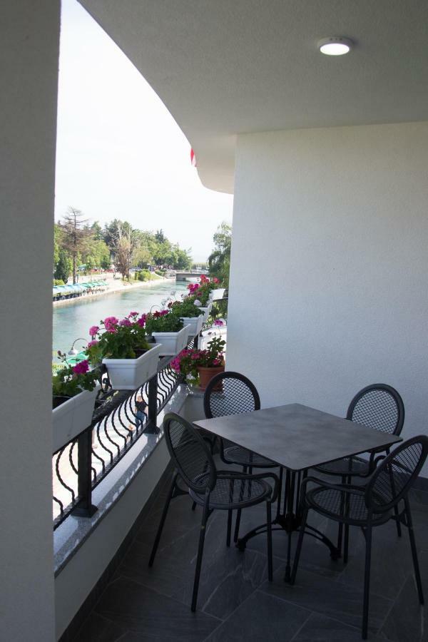 Seasons Hotel สตรูกา ภายนอก รูปภาพ